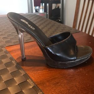 Black slide with clear heel.